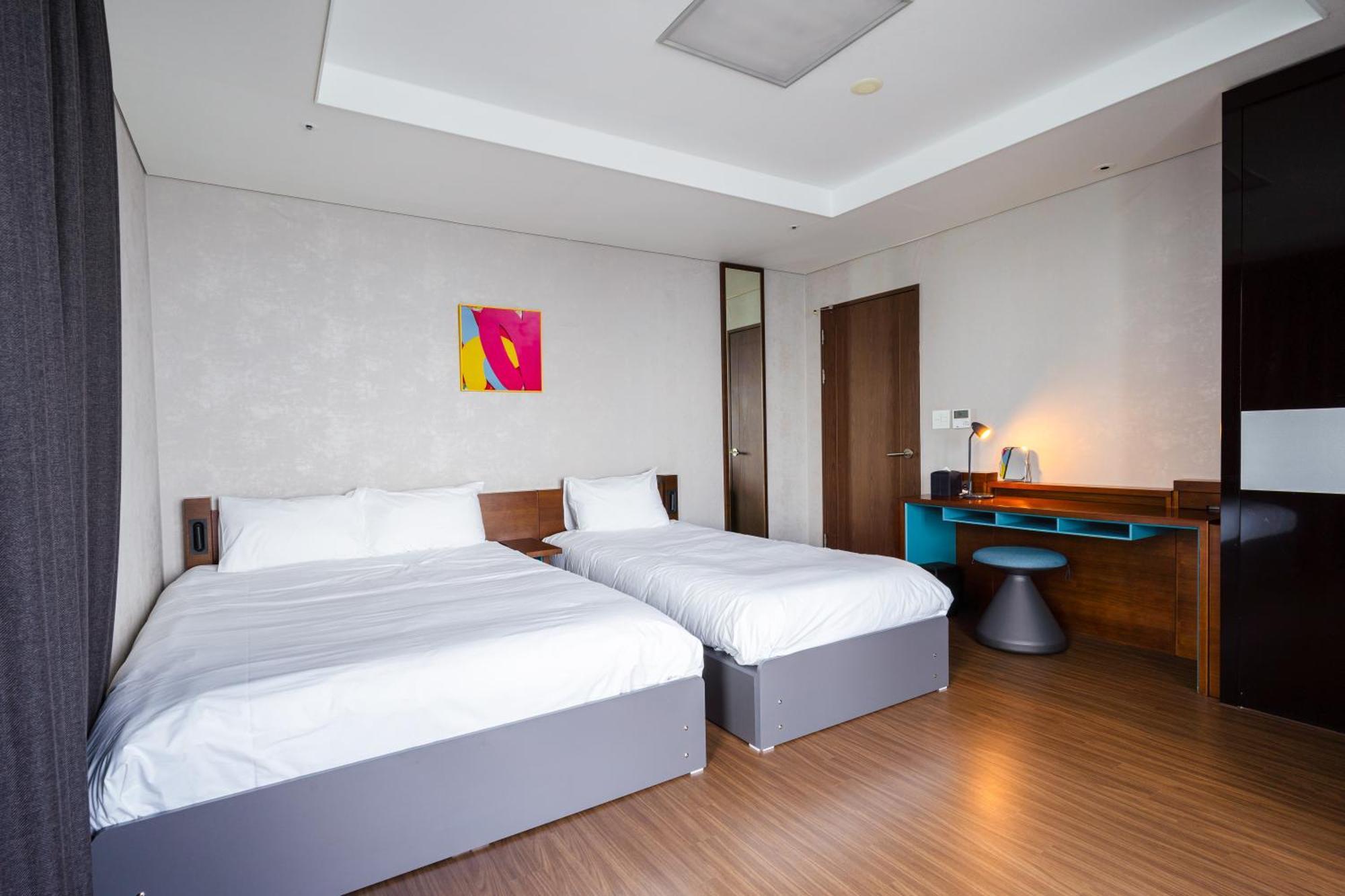 Urbanstay Haeundae Station Pusan Zewnętrze zdjęcie