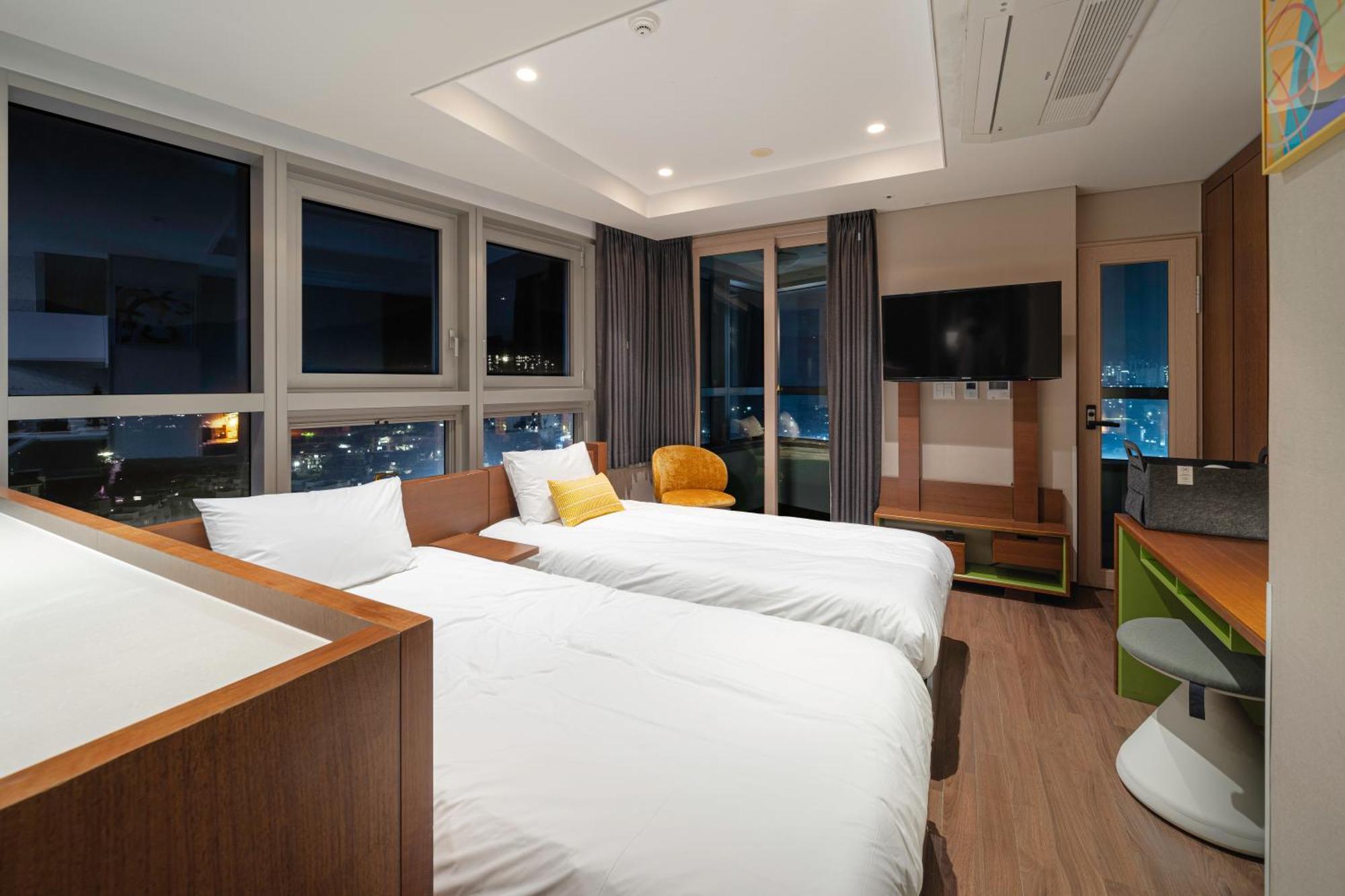 Urbanstay Haeundae Station Pusan Zewnętrze zdjęcie