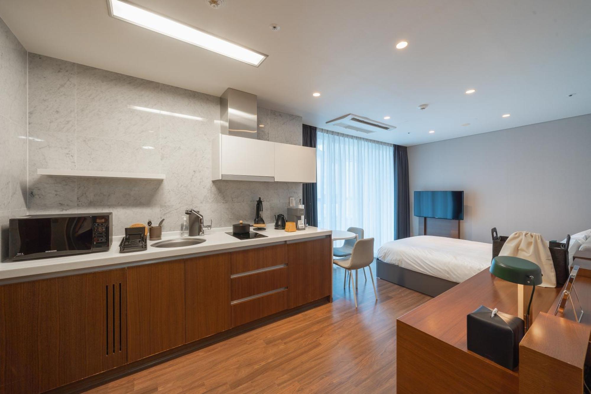 Urbanstay Haeundae Station Pusan Zewnętrze zdjęcie